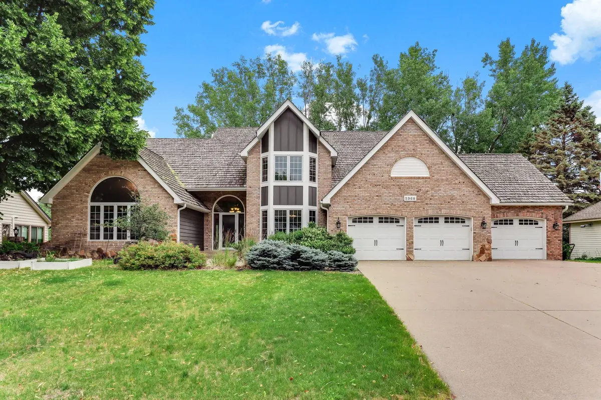5968 Scenic PL, Shoreview, MN 55126