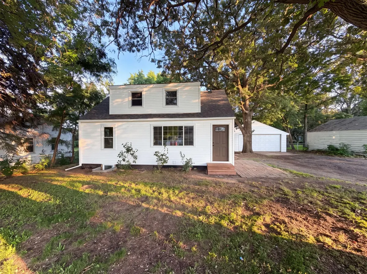 2084 Hillview RD, Mounds View, MN 55112