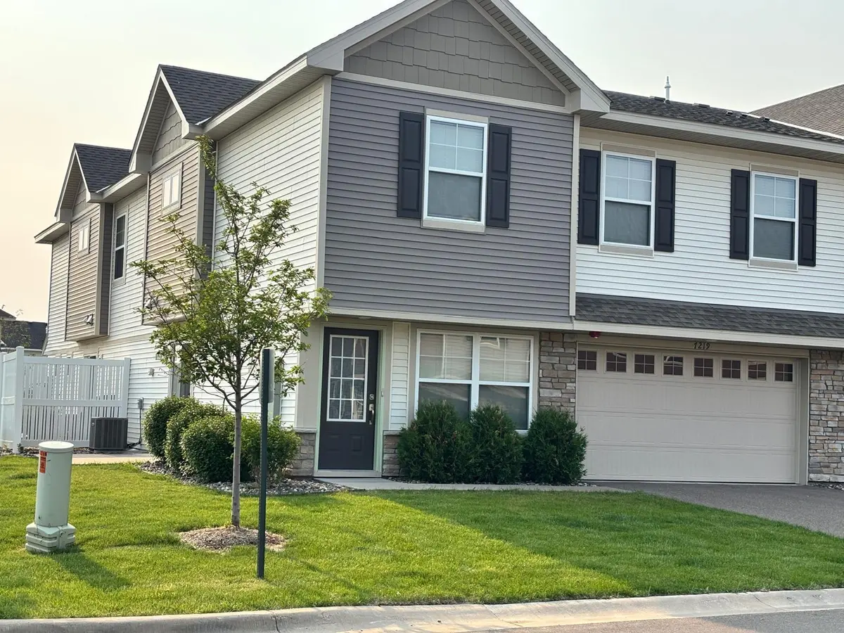 7219 Elmo CT, Hugo, MN 55038