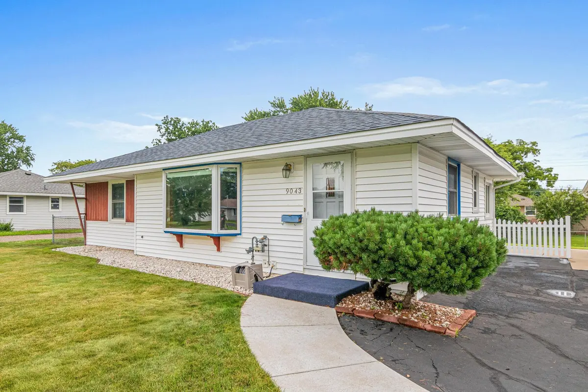 9043 16th AVE S, Bloomington, MN 55425