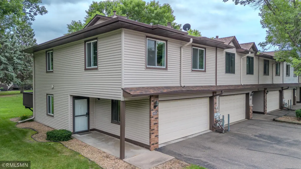 8824 N Maplebrook CT, Brooklyn Park, MN 55445
