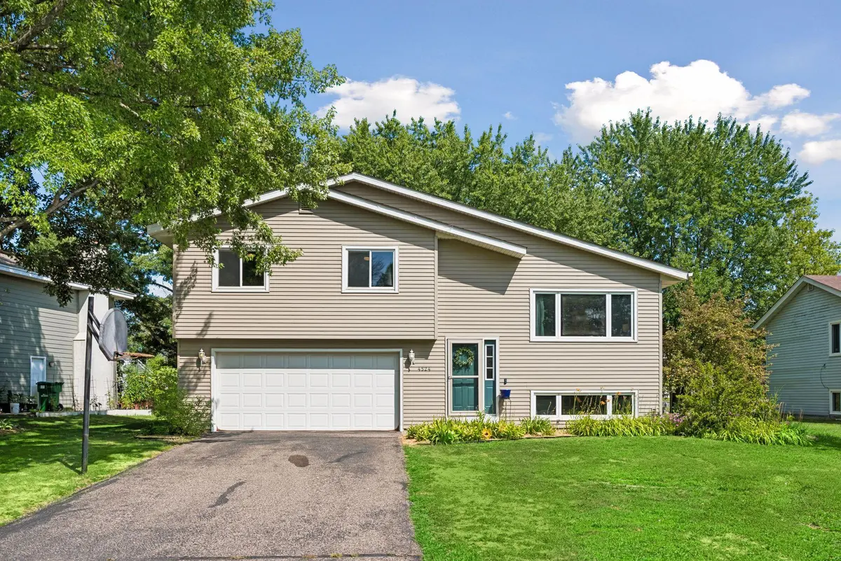 4524 Morningside AVE, Vadnais Heights, MN 55127
