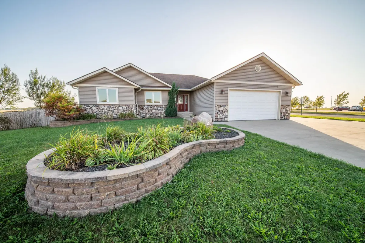 580 Canyon LN NW, Eyota, MN 55934