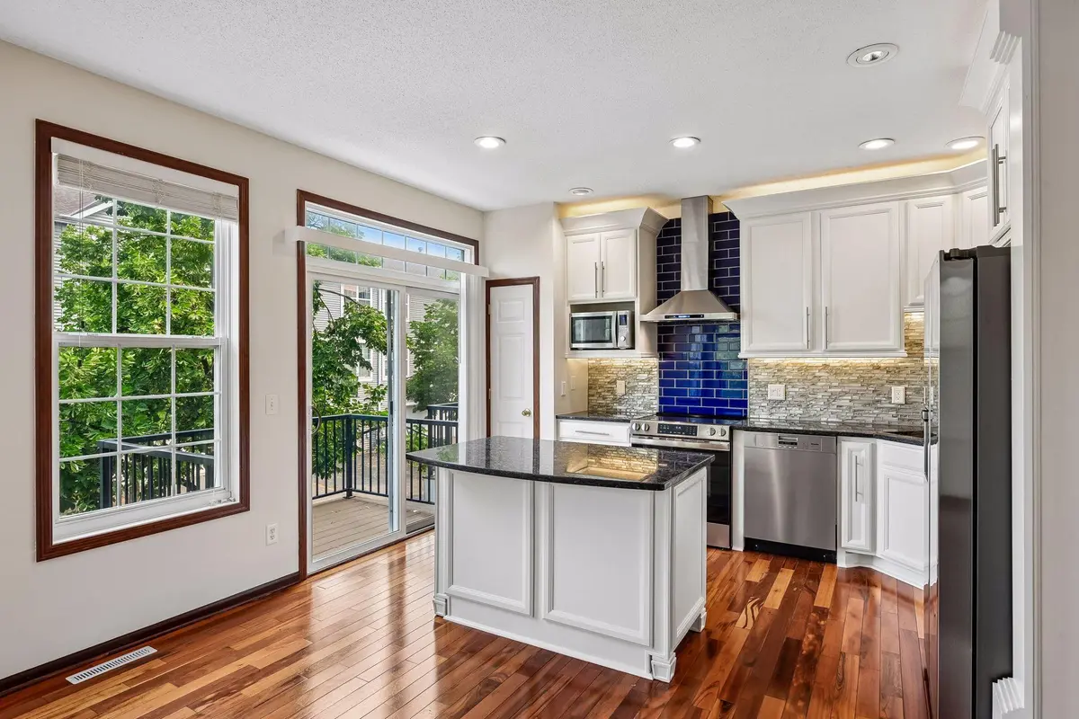 1528 Savanna DR, Shakopee, MN 55379