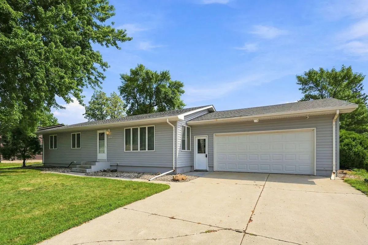 551 6th ST E, Hector, MN 55342