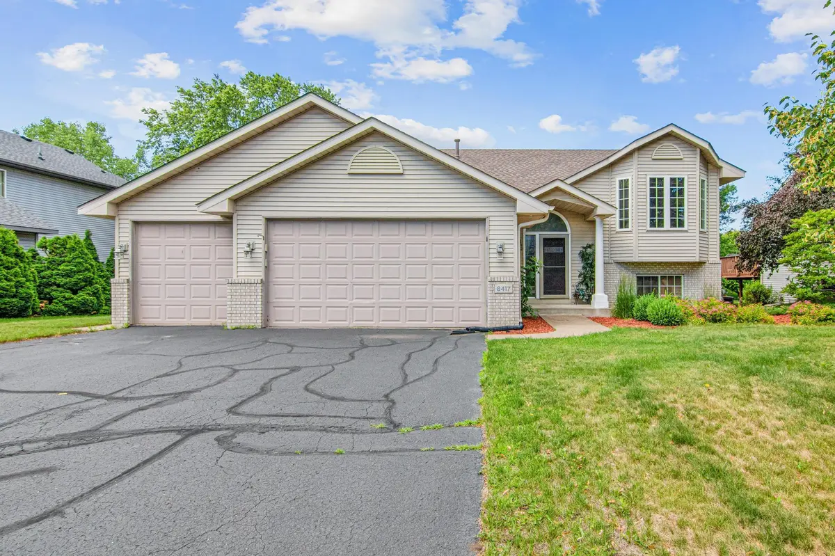 8417 Ashford RD, Woodbury, MN 55125