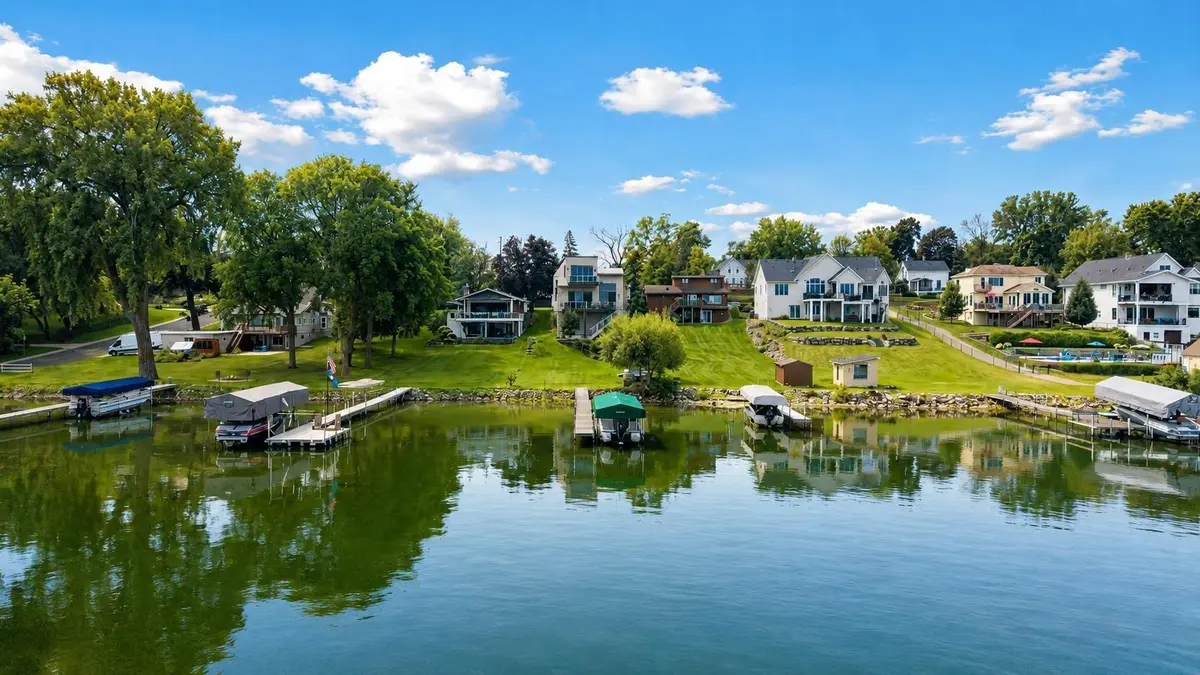 224 W Lake ST, Waconia, MN 55387