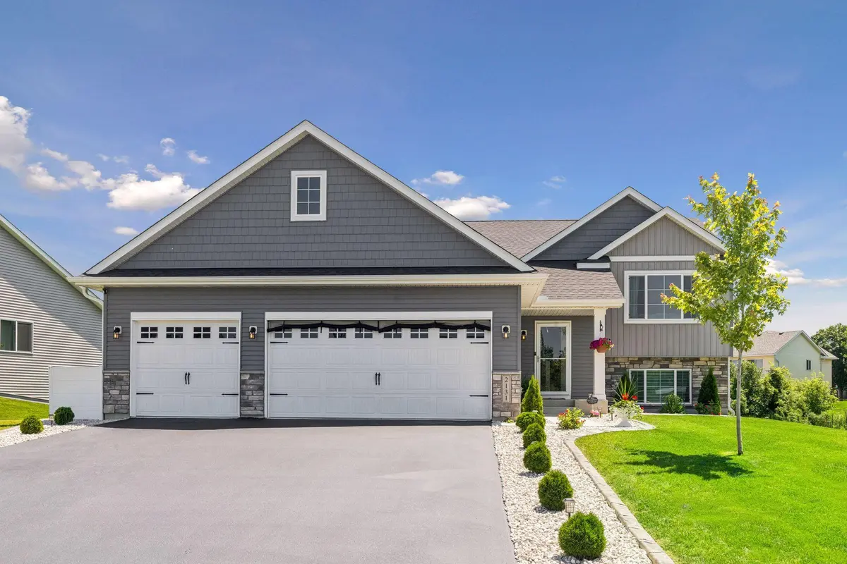 2131 River Bend TRL, Mayer, MN 55360