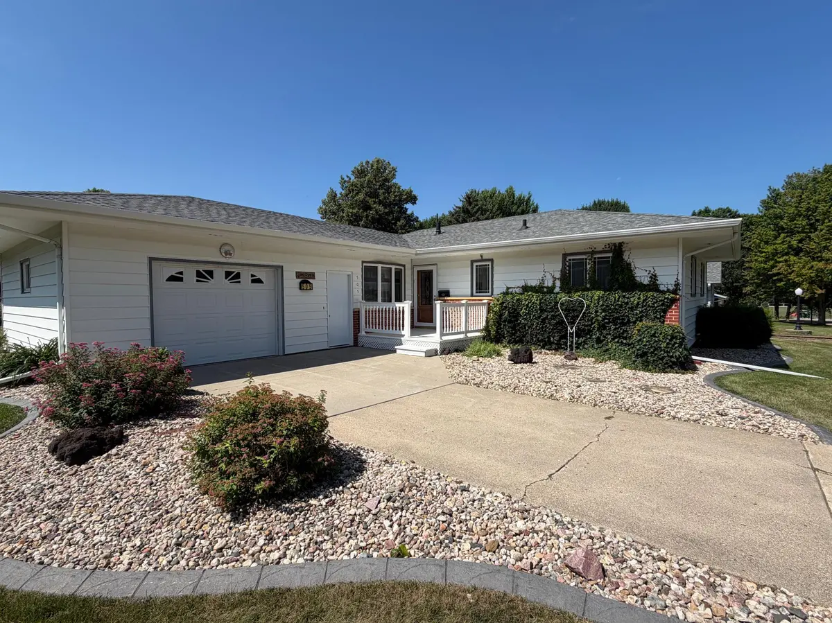 505 Central LN, Luverne, MN 56156