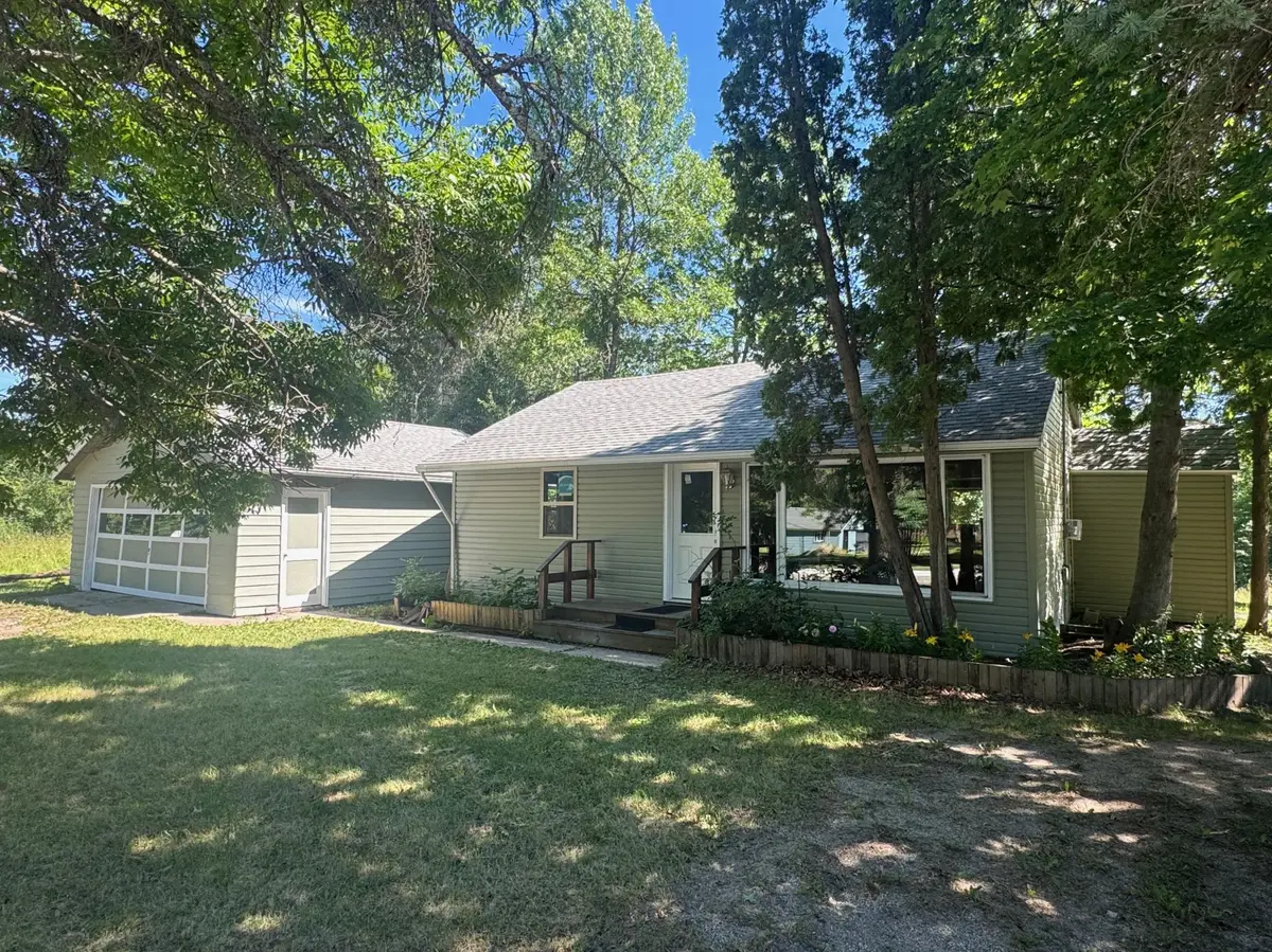522 Main ST E, Tenstrike, MN 56683