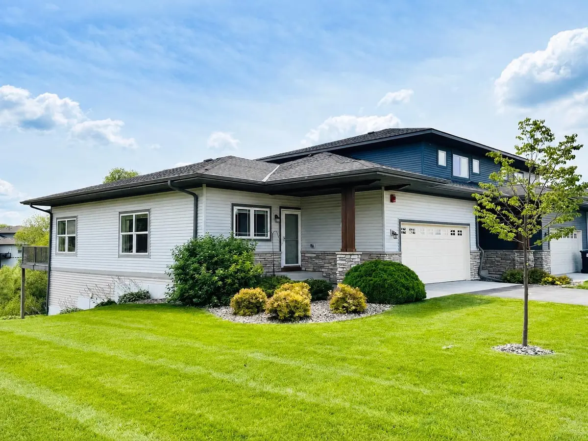1246 Vernon DR, Carver, MN 55315