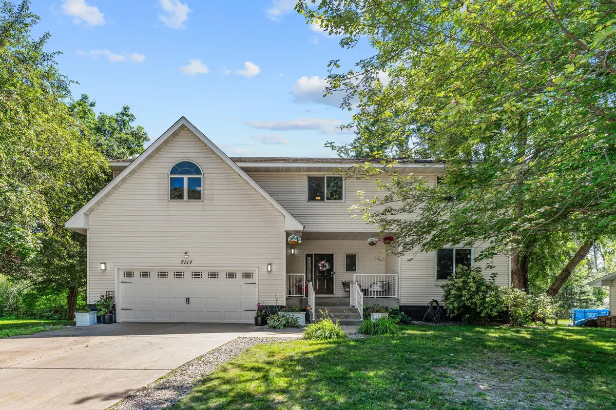 7117 Courtly RD, Woodbury, MN 55125