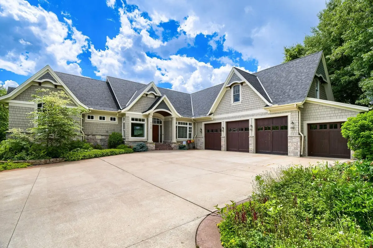 9520 Whistling Valley TRL, Lake Elmo, MN 55042