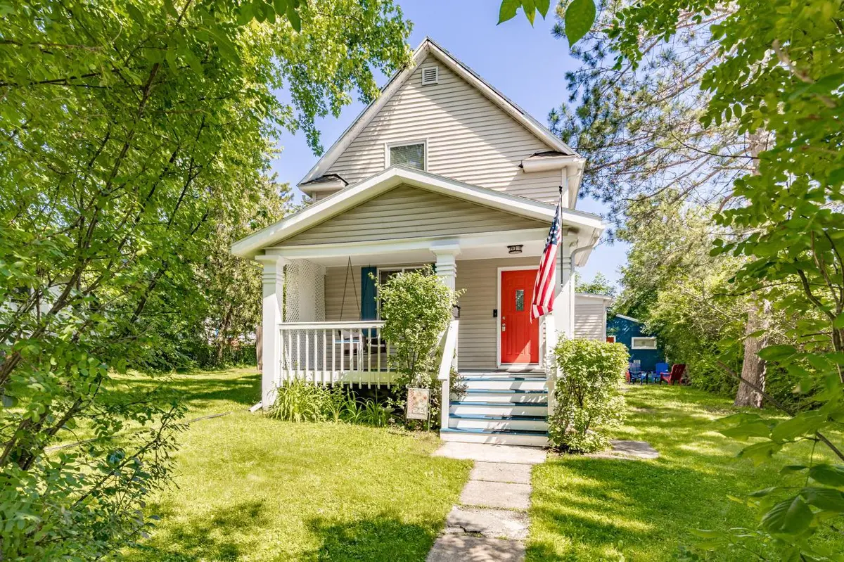 523 1st ST, Duluth, MN 55810