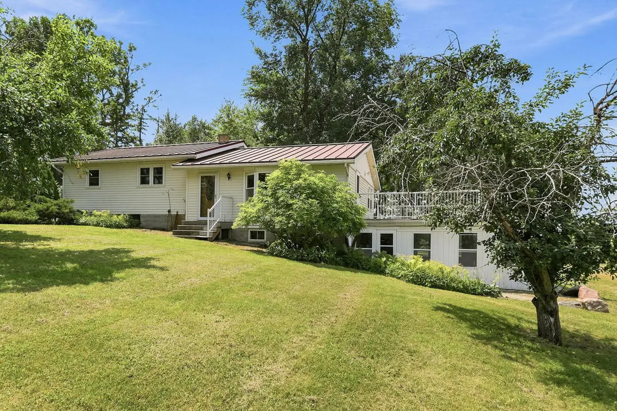 21126 210th ST, Hutchinson, MN 55350