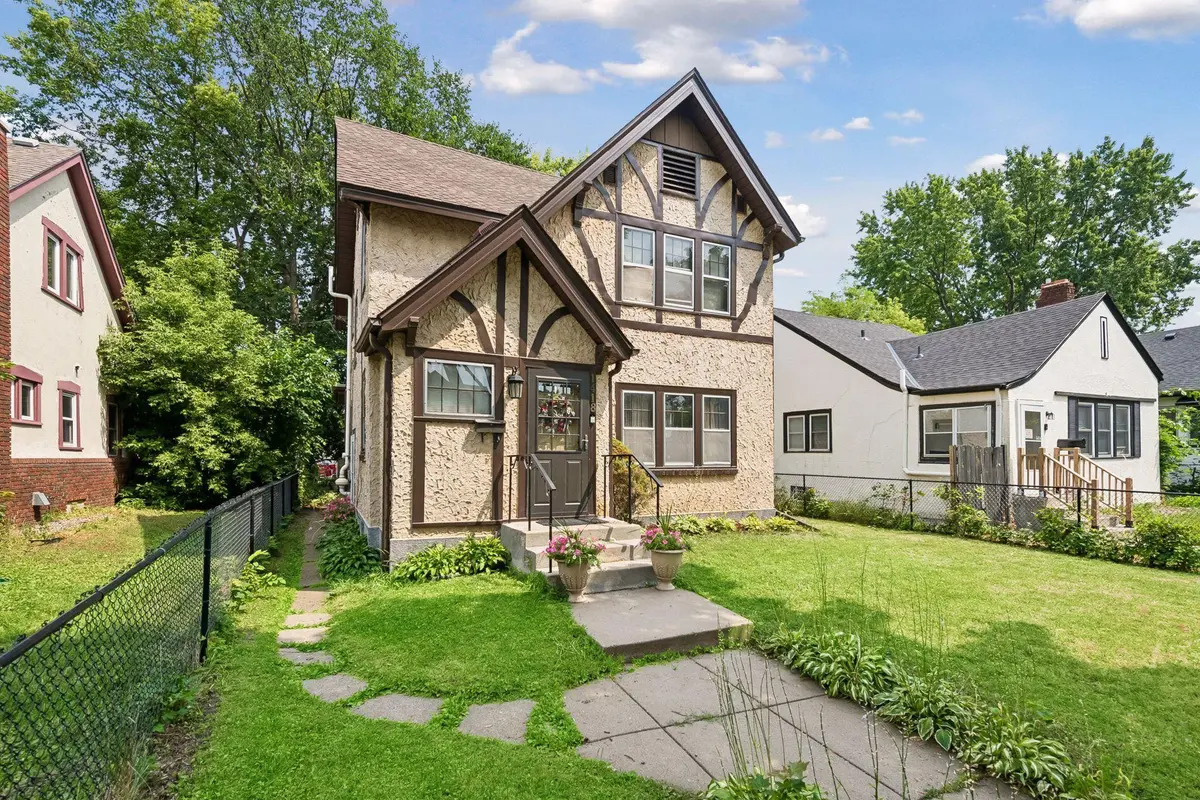 1418 Queen AVE N, Minneapolis, MN 55411