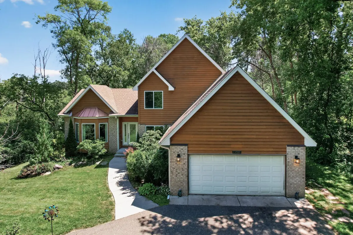 13707 Green Briar DR, Minnetonka, MN 55305