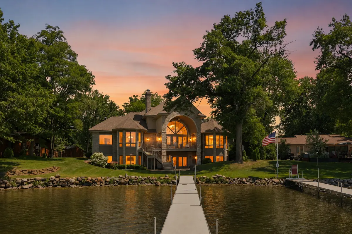 19520 W Tri Oak CIR NE, East Bethel, MN 55092