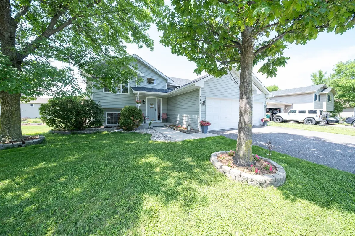 617 Emerson AVE N, Montrose, MN 55363
