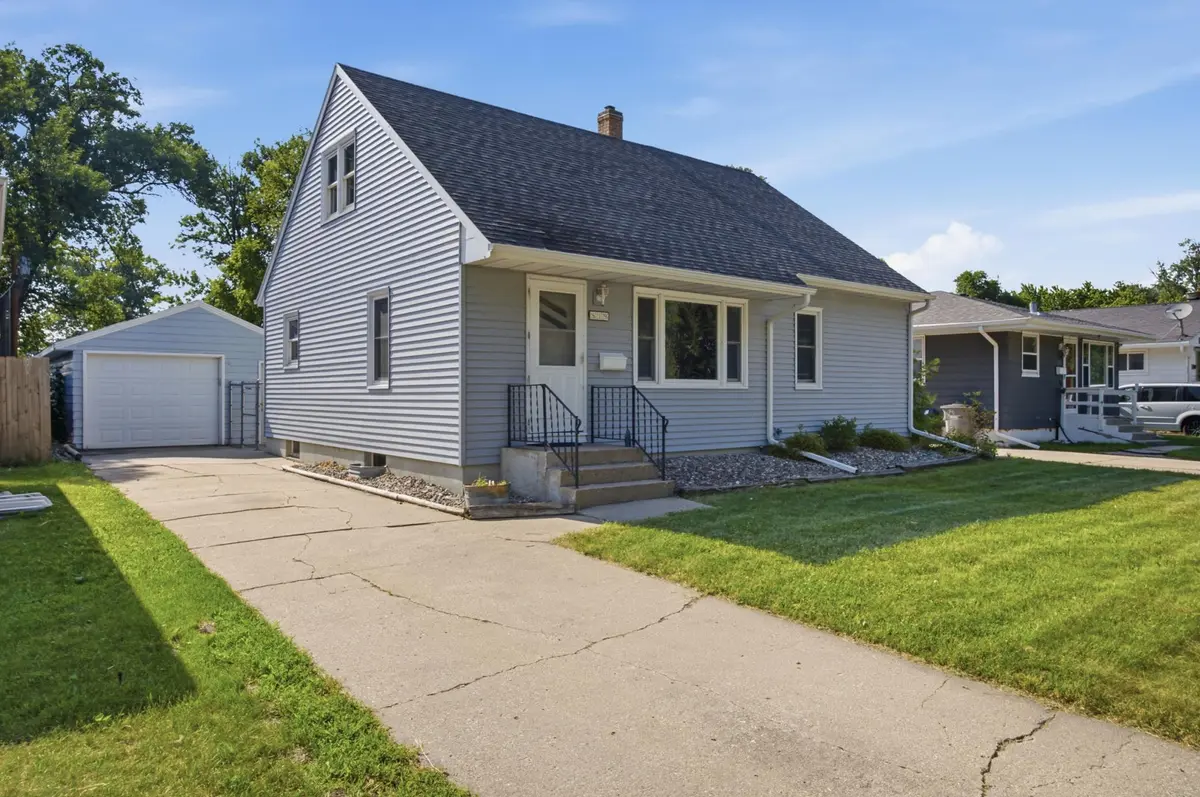 819 15th ST N, Moorhead, MN 56560