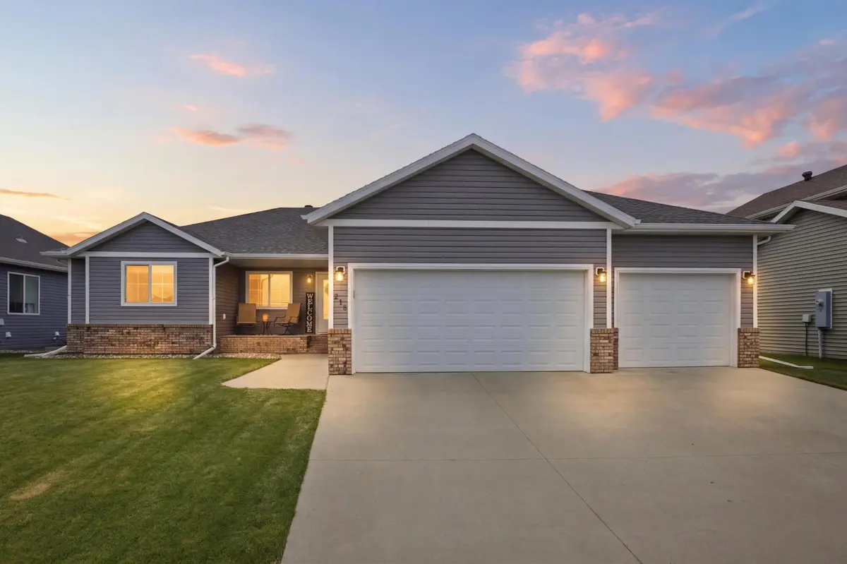 219 6th ST E, Horace, ND 58047