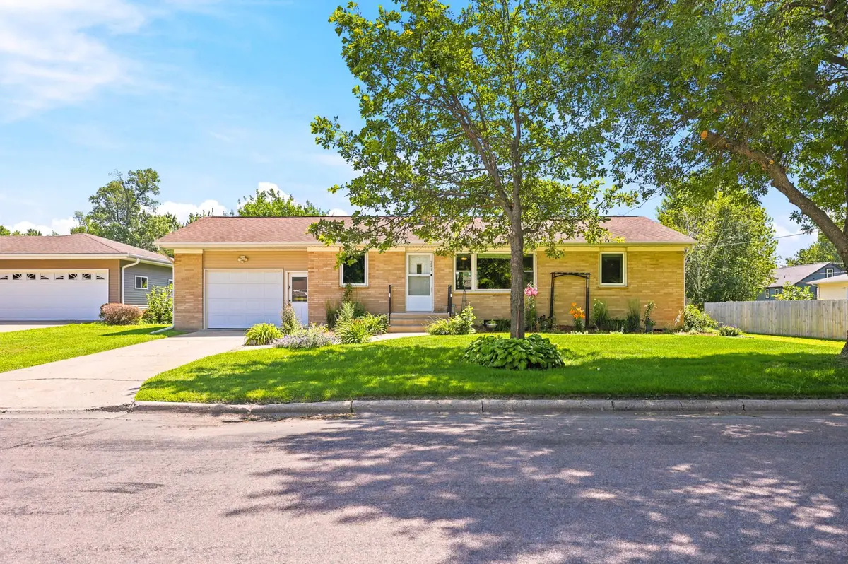 325 6th ST NW, Buffalo Lake, MN 55314