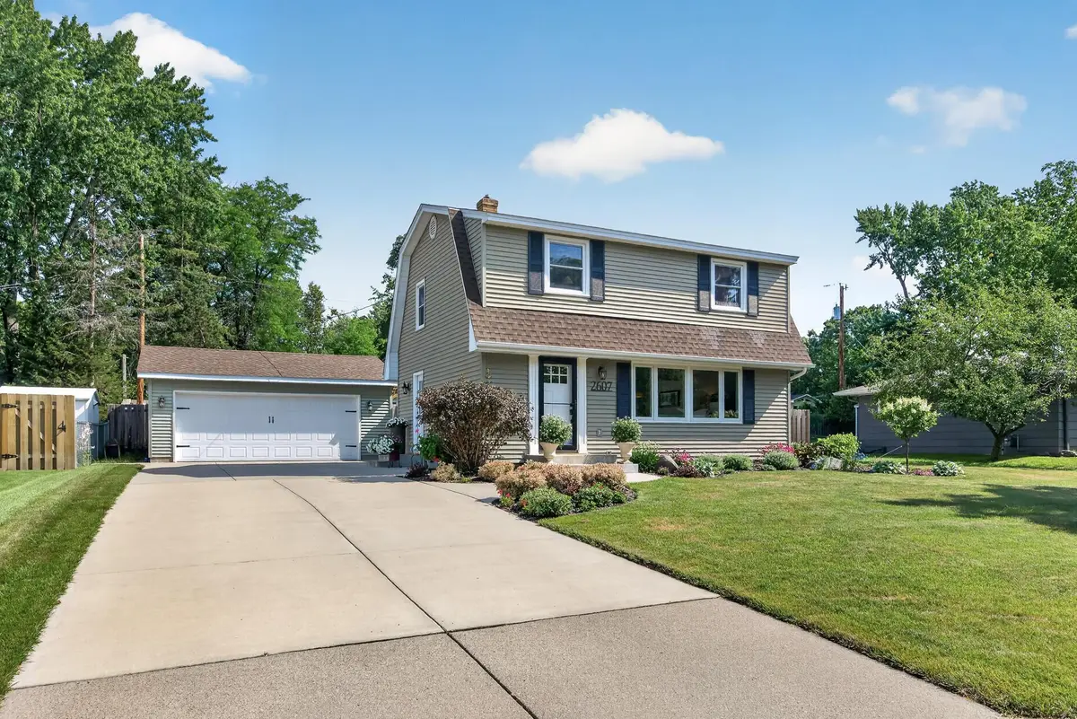 2607 Valley View PL, White Bear Lake, MN 55110