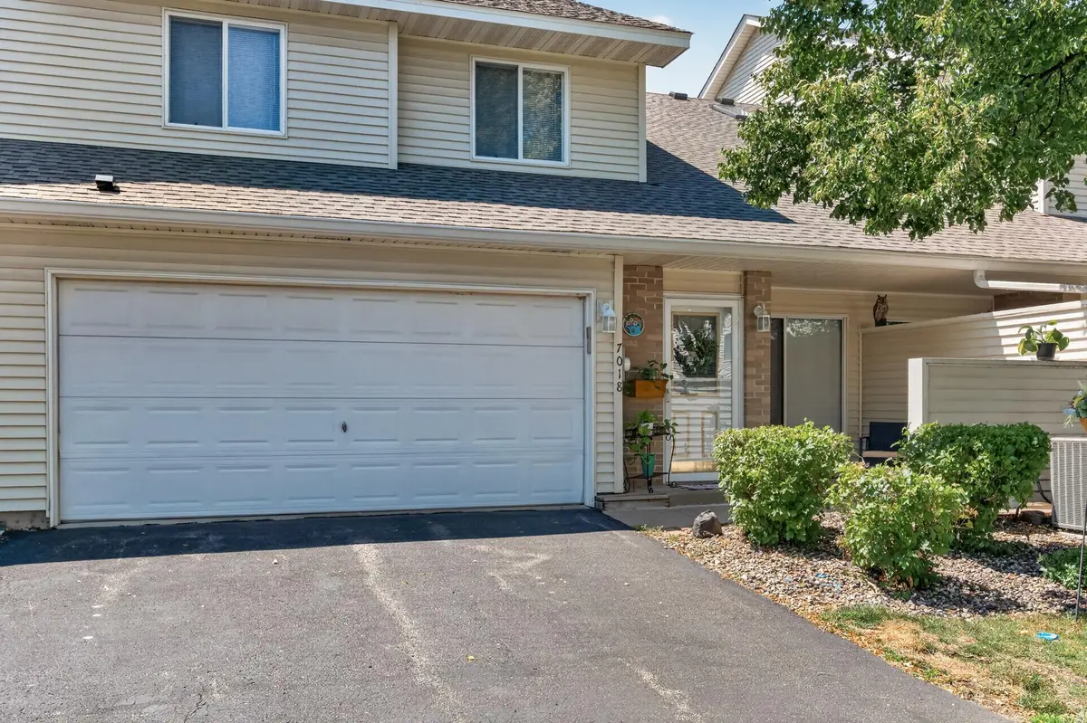 7018 49th ST N, Oakdale, MN 55128