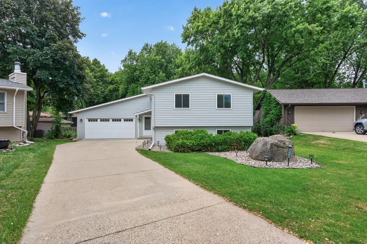 2210 Matterhorn LN, Saint Paul, MN 55119