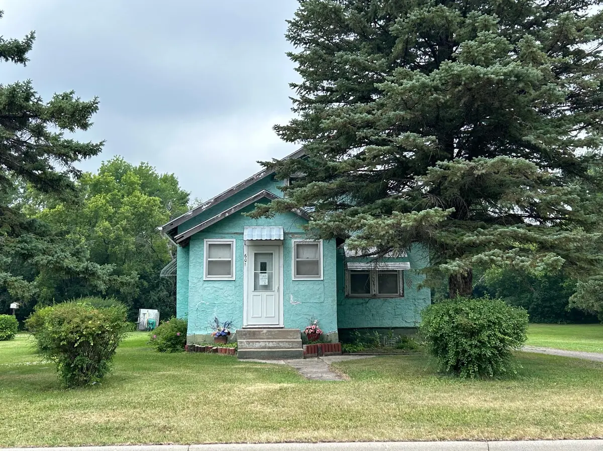 601 11th ST E, Thief River Falls, MN 56701