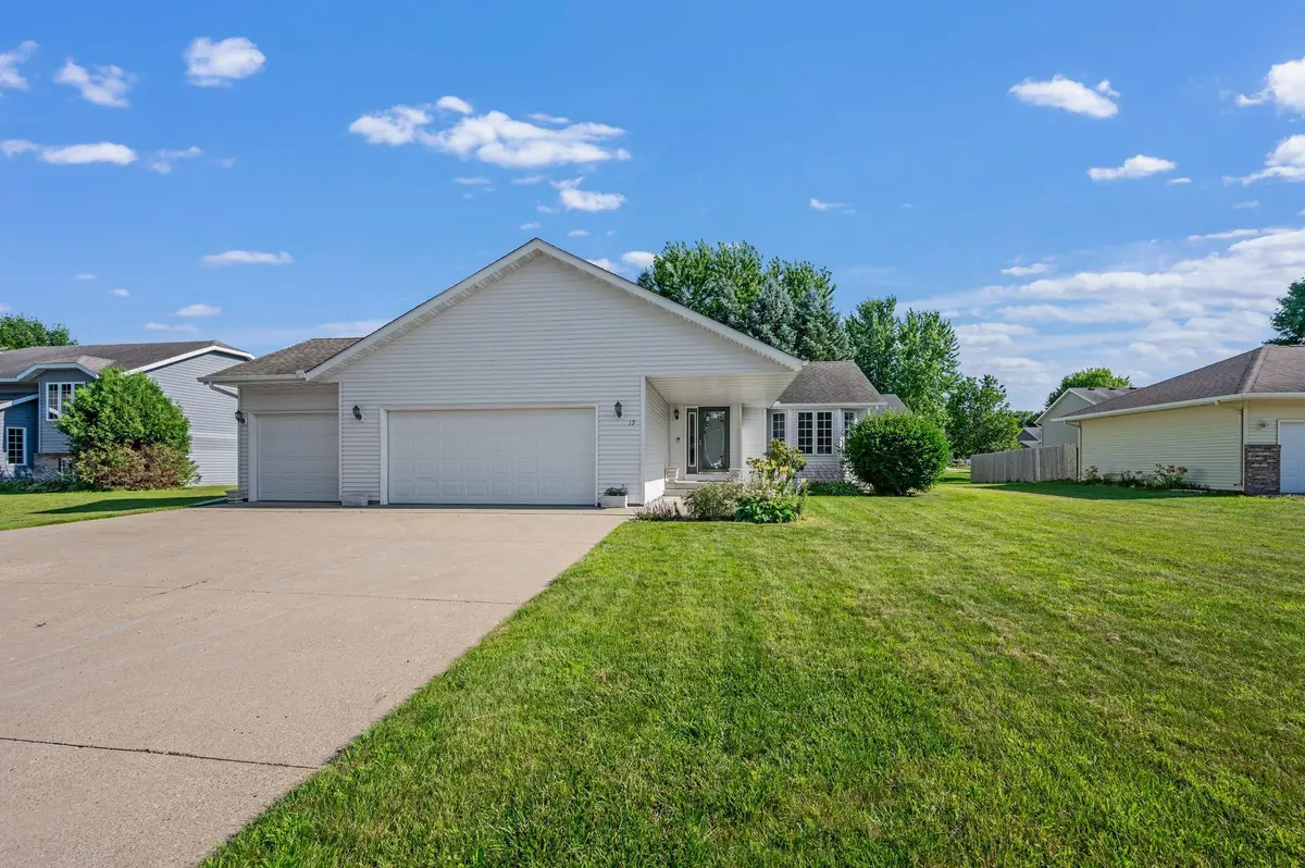 19 La Mar CT, North Mankato, MN 56003