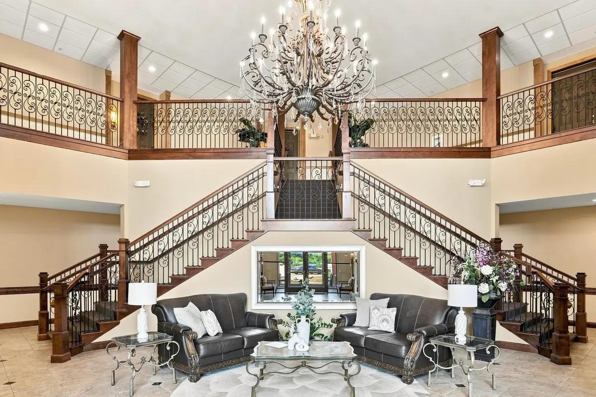 150 E Travelers TRL #323, Burnsville, MN 55337