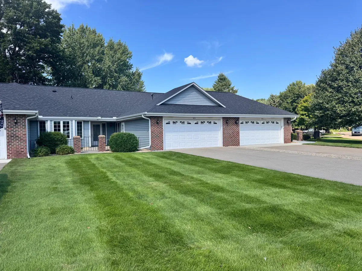 1123 Lois CT, Shoreview, MN 55126