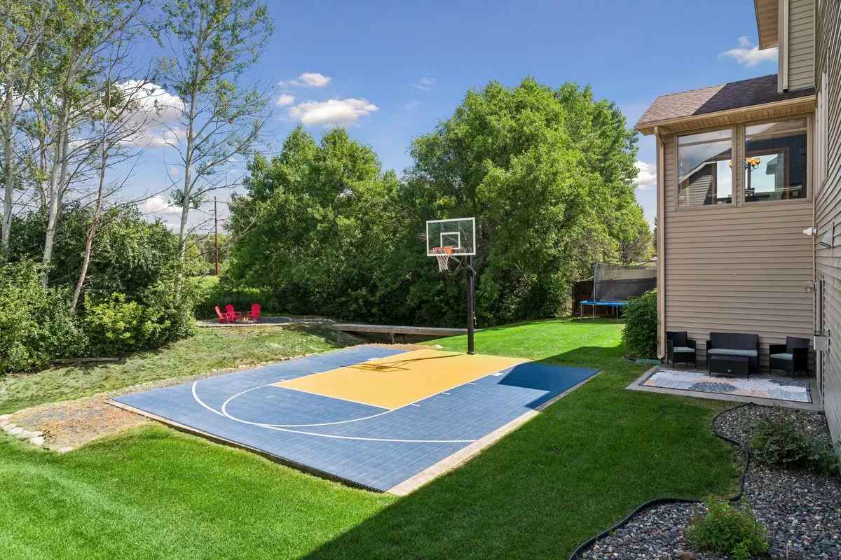5216 102nd TRL N, Brooklyn Park, MN 55443