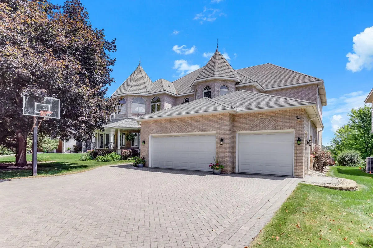 8148 Ithaca LN N, Maple Grove, MN 55311
