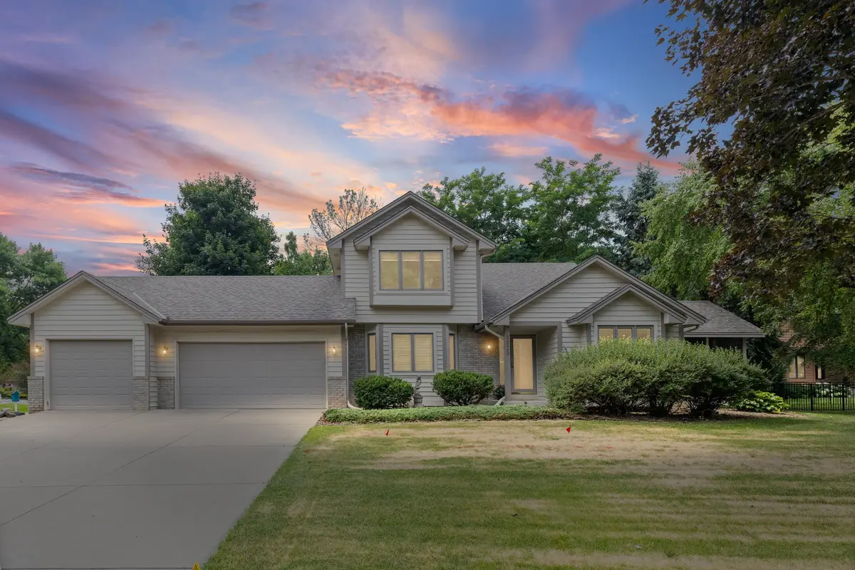 8925 Ashley TER, Brooklyn Park, MN 55443