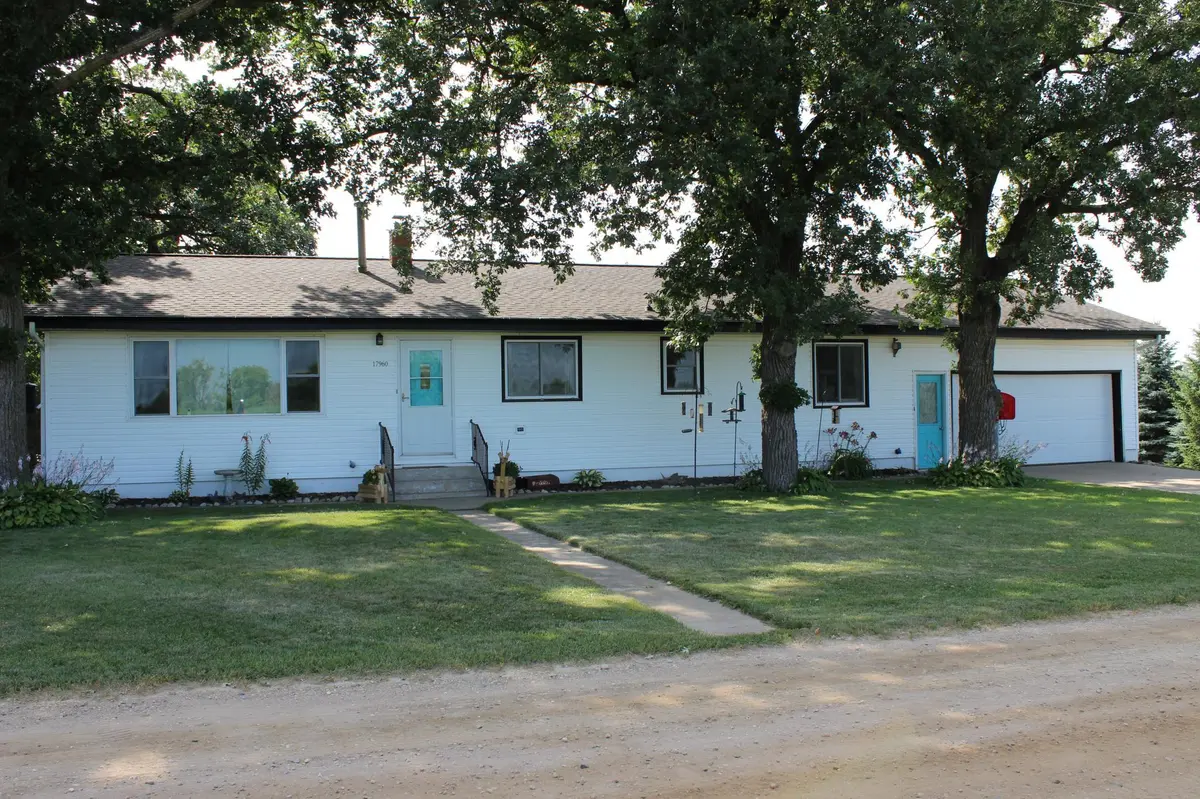 17960 Aaron HTS NW, Evansville, MN 56326