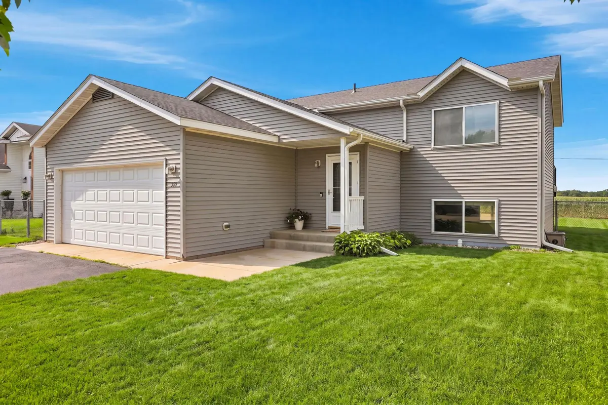 321 Jasmine LN, Saint Joseph, MN 56374