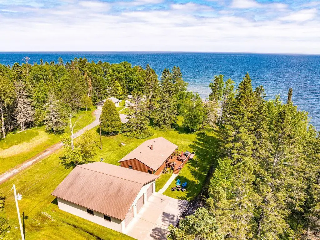 1690 Highway 61, Two Harbors, MN 55616