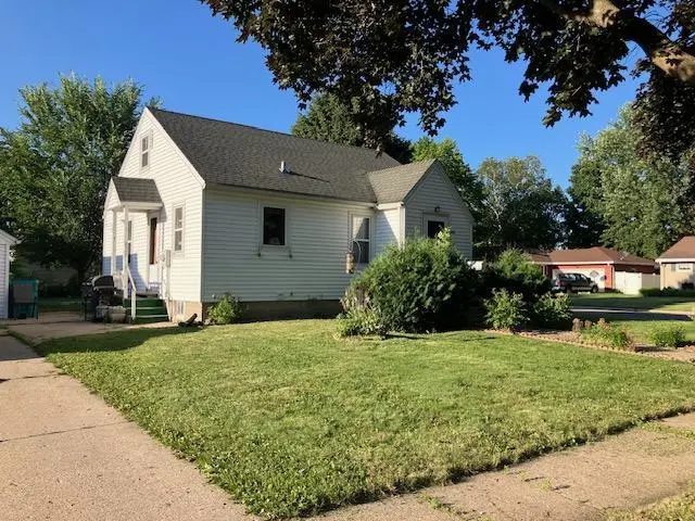 825 9th AVE NE, Waseca, MN 56093