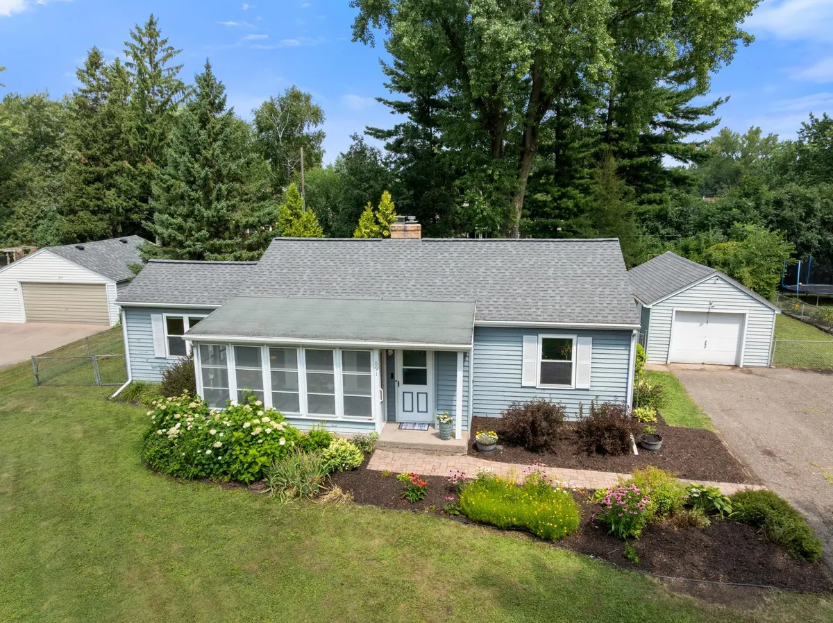 891 Edgewater AVE, Shoreview, MN 55126