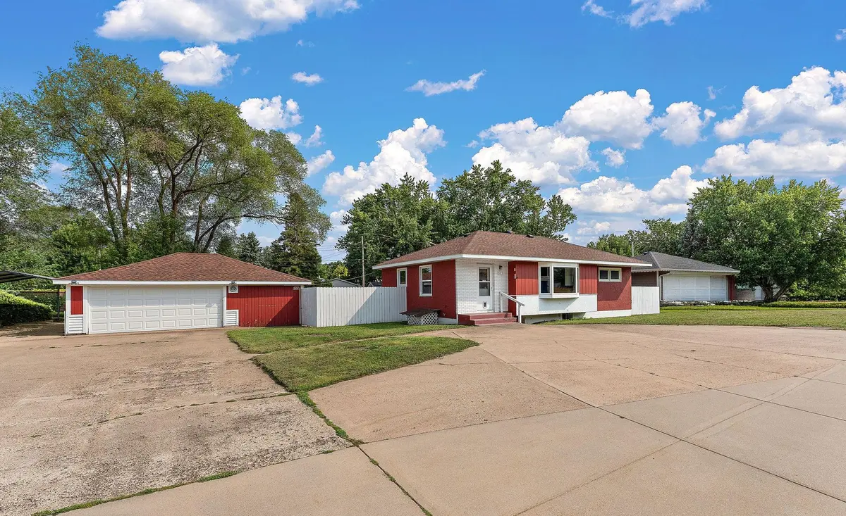 2132 Atlantic ST, Maplewood, MN 55109