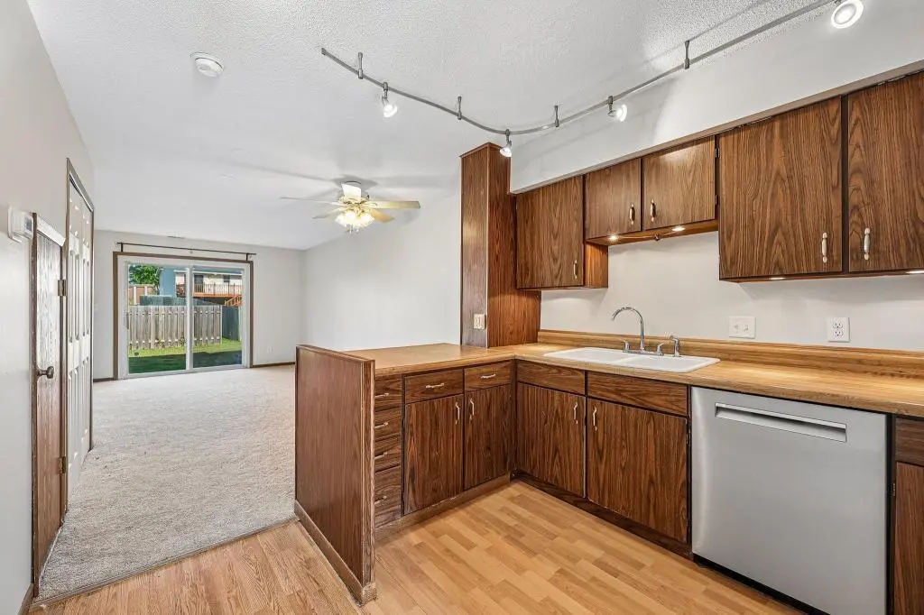 846 Woodgate DR #213, Vadnais Heights, MN 55127