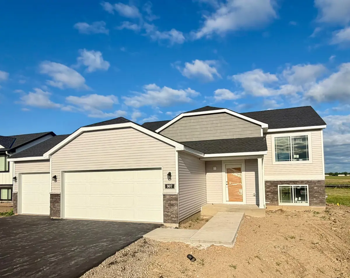 907 Misty Meadow BLVD, Buffalo, MN 55313