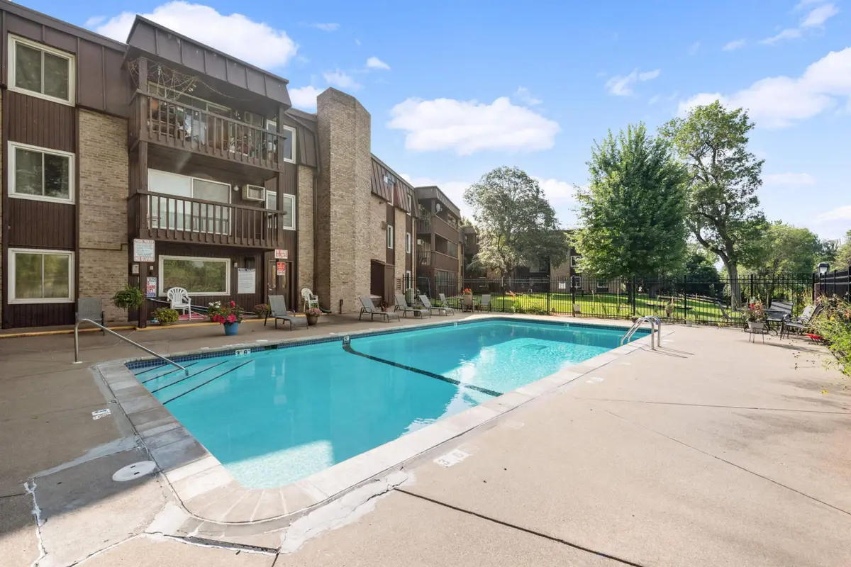 4201 Lakeside AVE N #113, Brooklyn Center, MN 55429