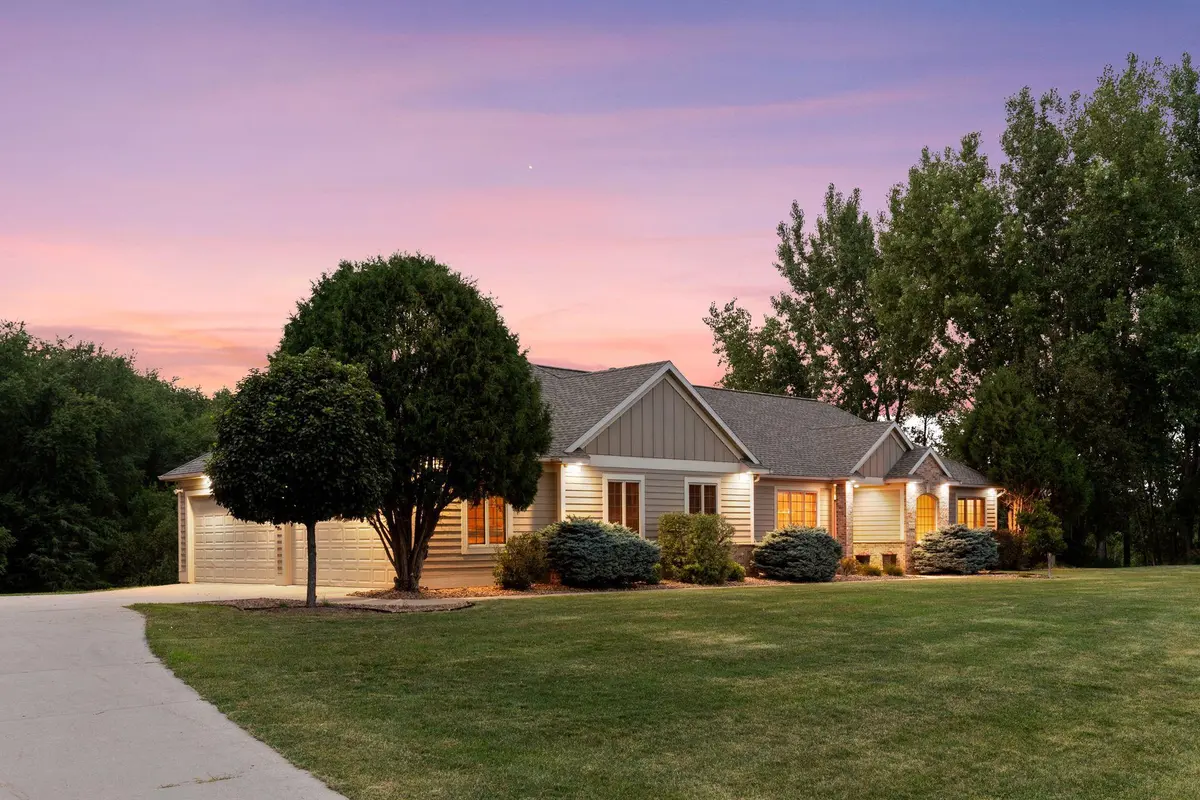 1057 Ridge Crest LN NW, Rochester, MN 55901