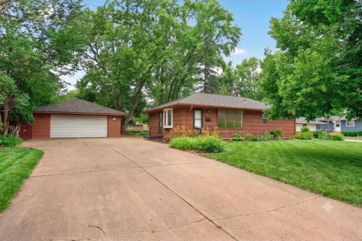 6941 Idaho AVE N, Brooklyn Park, MN 55428