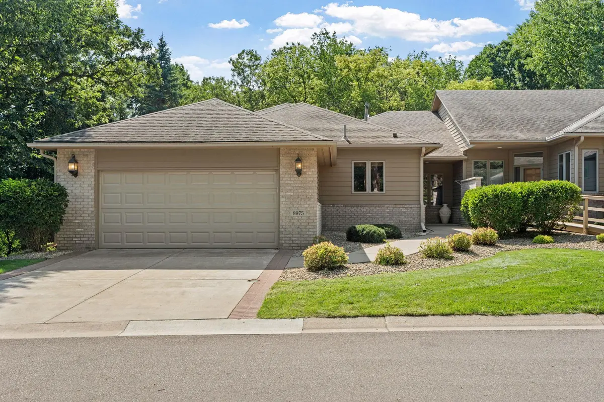 8975 Hunters WAY, Apple Valley, MN 55124