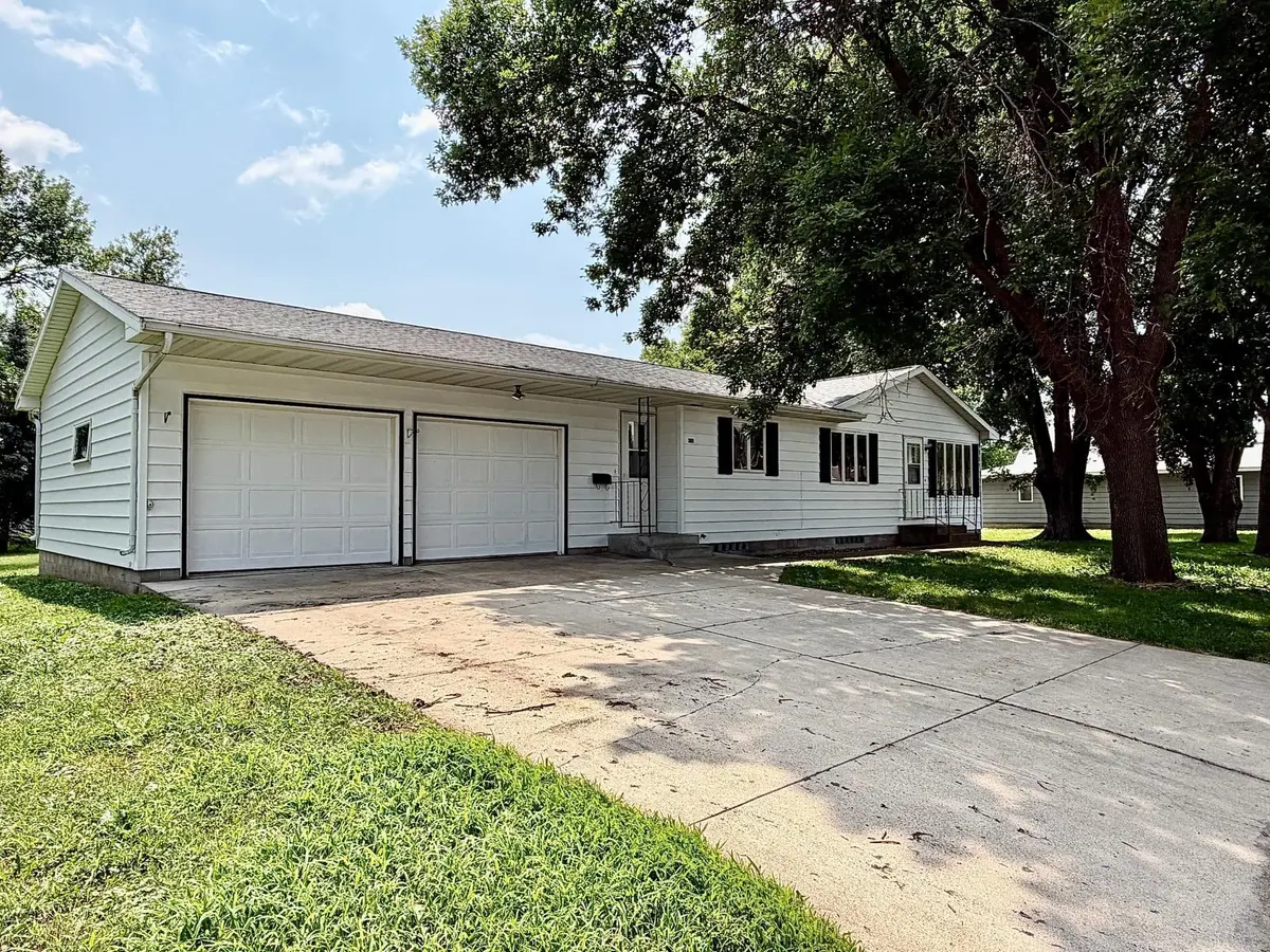 305 W 3rd ST, Winthrop, MN 55396