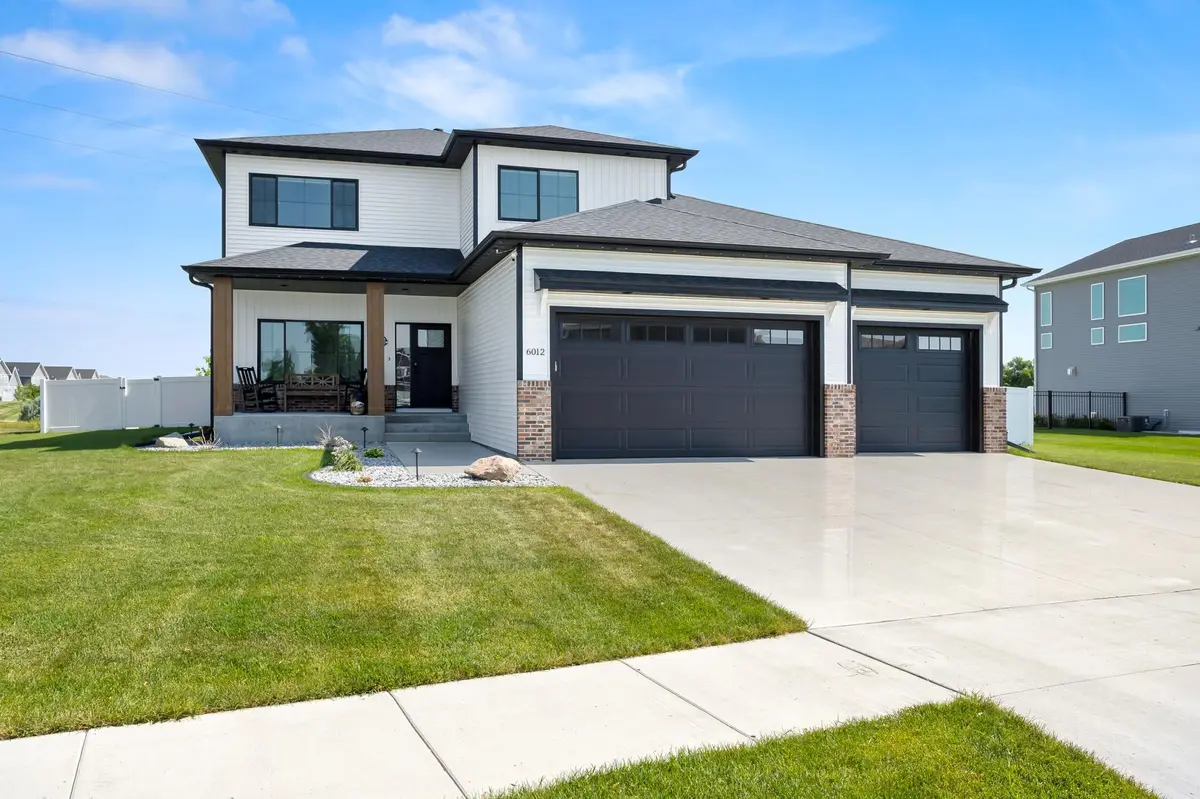 6012 31st ST S, Fargo, ND 58104